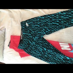 2 pairs of Nike leggings